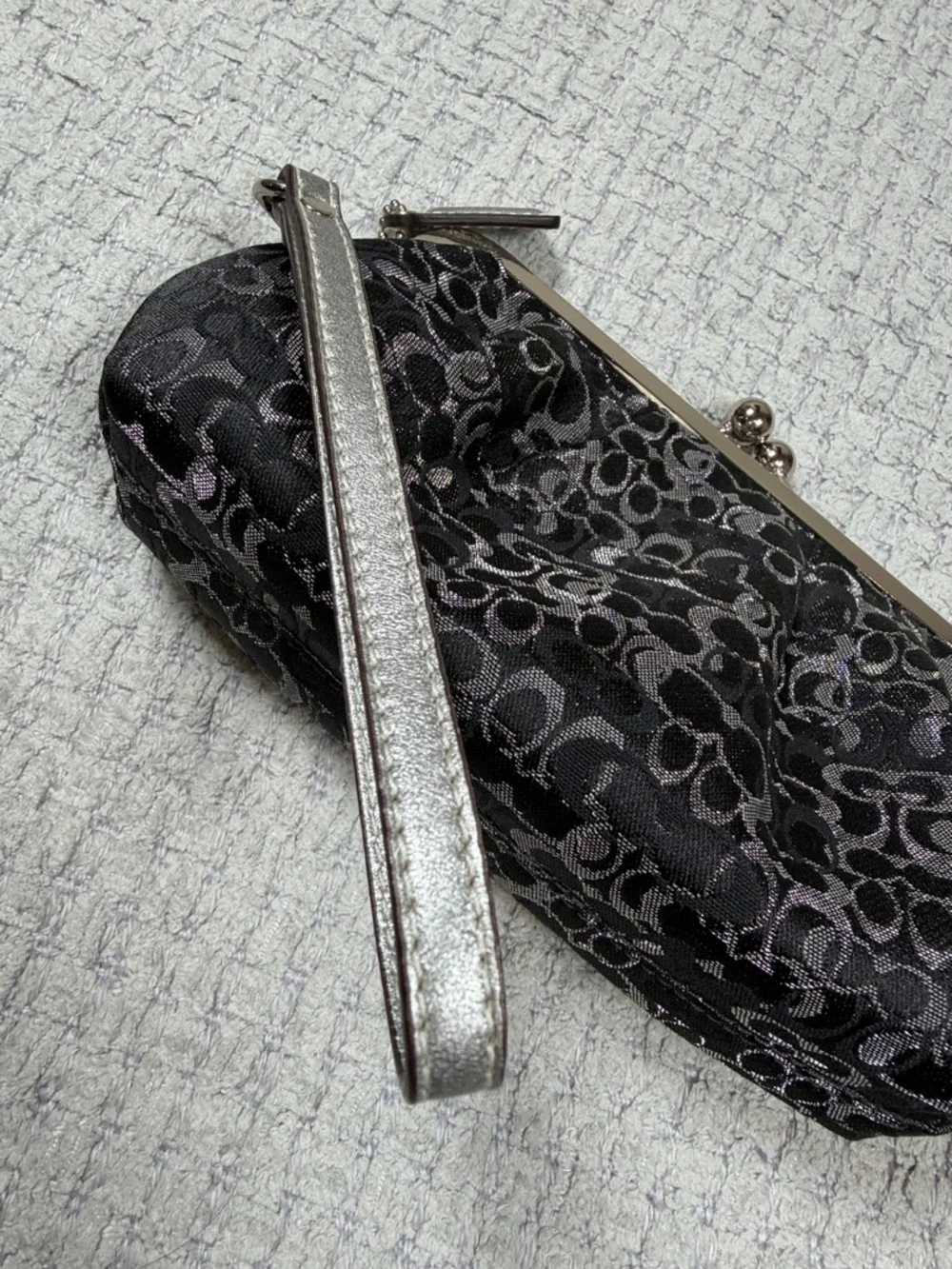 COACH Vintage Y2K Optic Lurex Framed Kisslock Clutch Wristlet Black Silver Pink